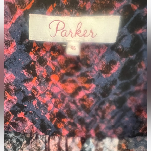 Parker “Isabella” snake print faux wrap bell sleeve top, reds/blues XS - Picture 4 of 4